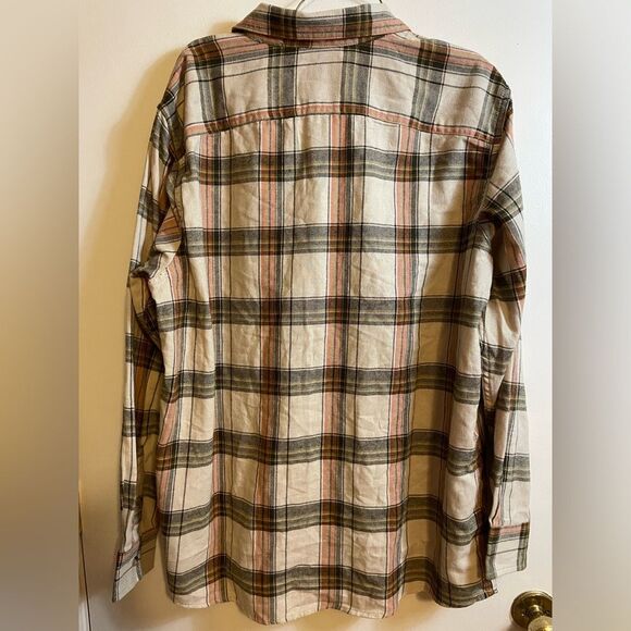 Like New Wrangler Men's Plaid Long SleeveFlannel Shirt size L - Picture 2 of 8